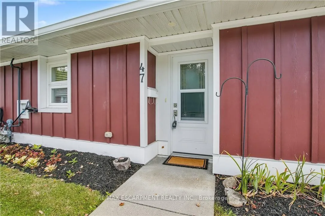 Row / Townhouse for rent: 47 Szollosy Circle, Hamilton, Ontario L9B 1T8