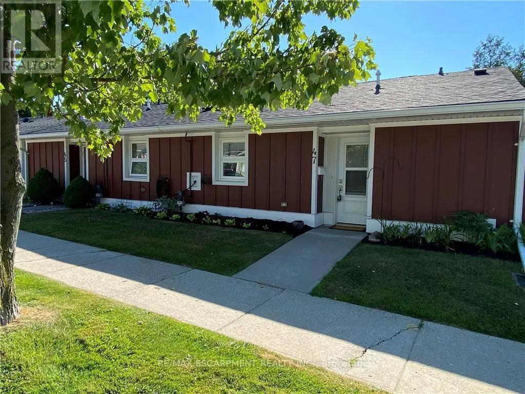 Row / Townhouse for rent: 47 Szollosy Circle, Hamilton, Ontario L9B 1T8