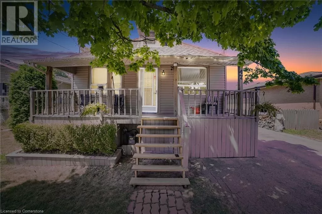 House for rent: 47 Worsley Road, Stoney Creek, Ontario L8E 2E9