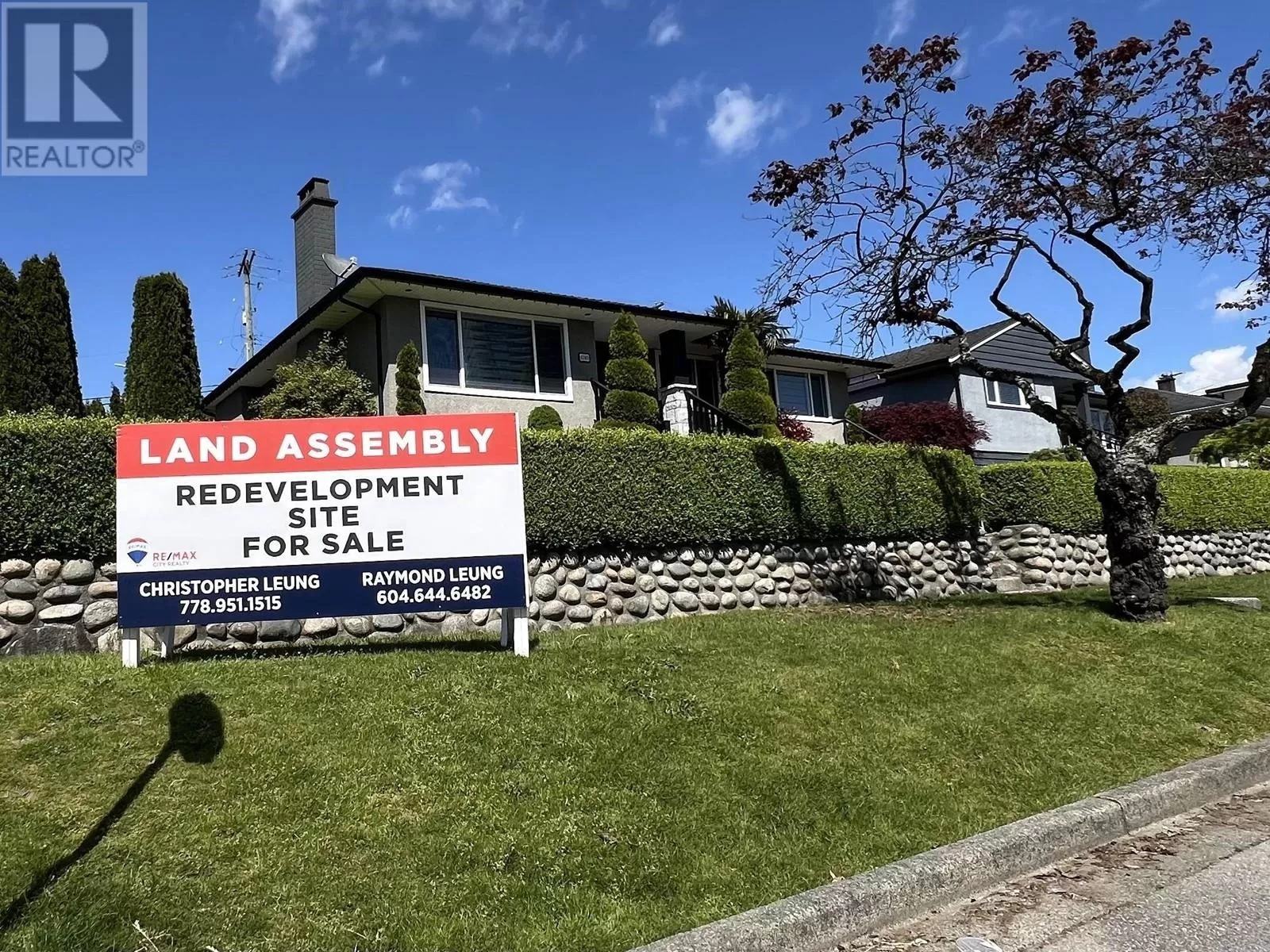 House for rent: 4701 Ridgelawn Drive, Burnaby, British Columbia V5C 3Y1