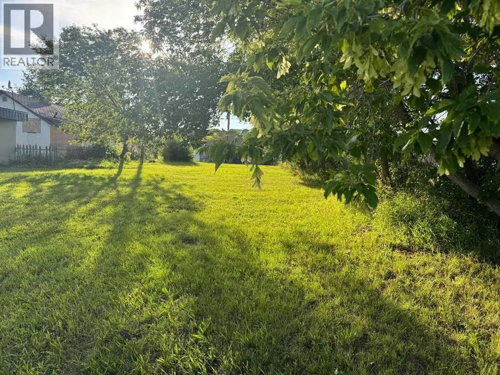 4704 50 Street, Ponoka, Alberta T4J 1J3