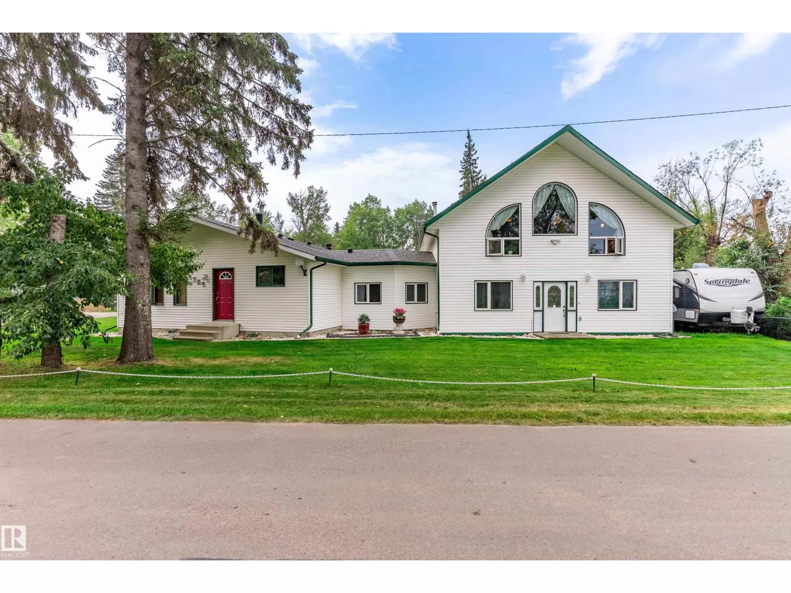 House for rent: 4704 51 St, Rural Lac Ste. Anne County, Alberta T0E 0A0