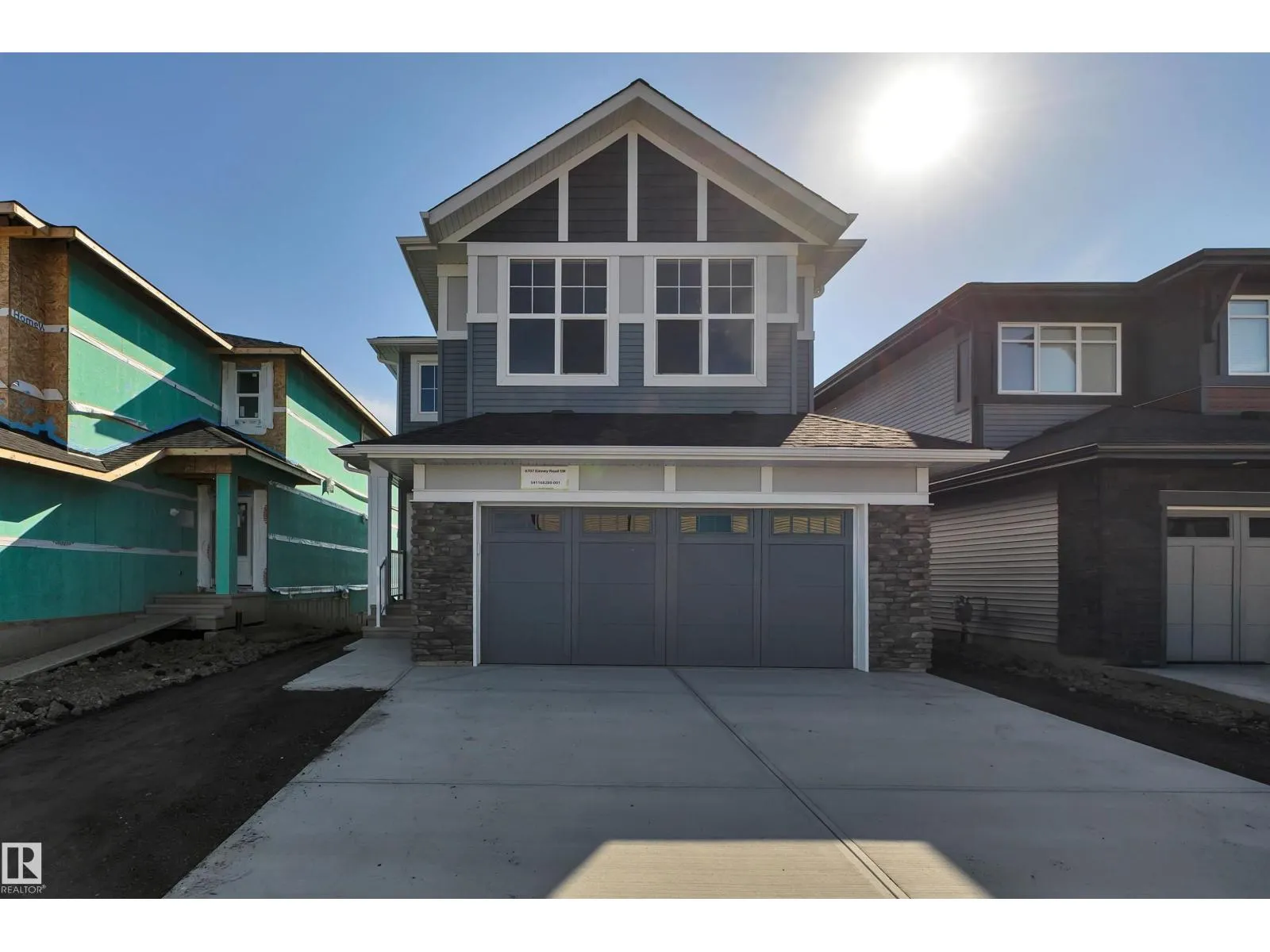 House for rent: 4707 Kinney Rd Sw, Edmonton, Alberta T6W 5P2