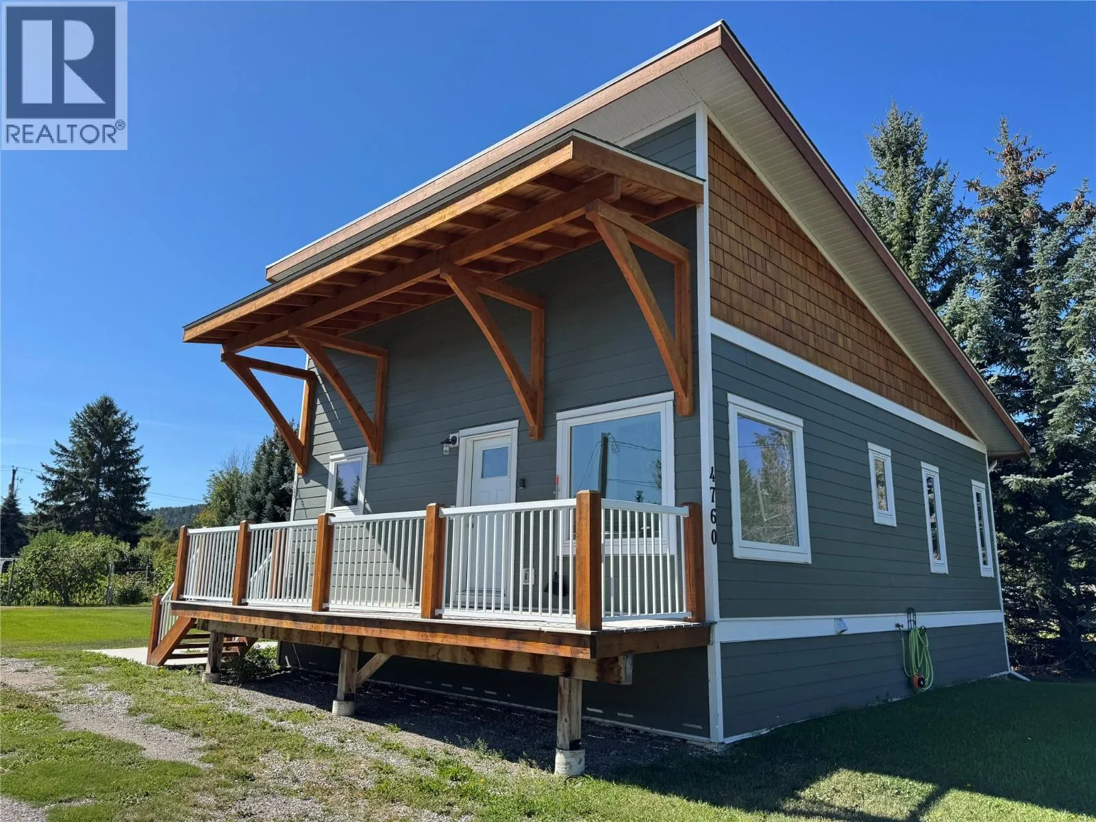 House for rent: 4760 Willow Avenue, Canal Flats, British Columbia V0B 1B0