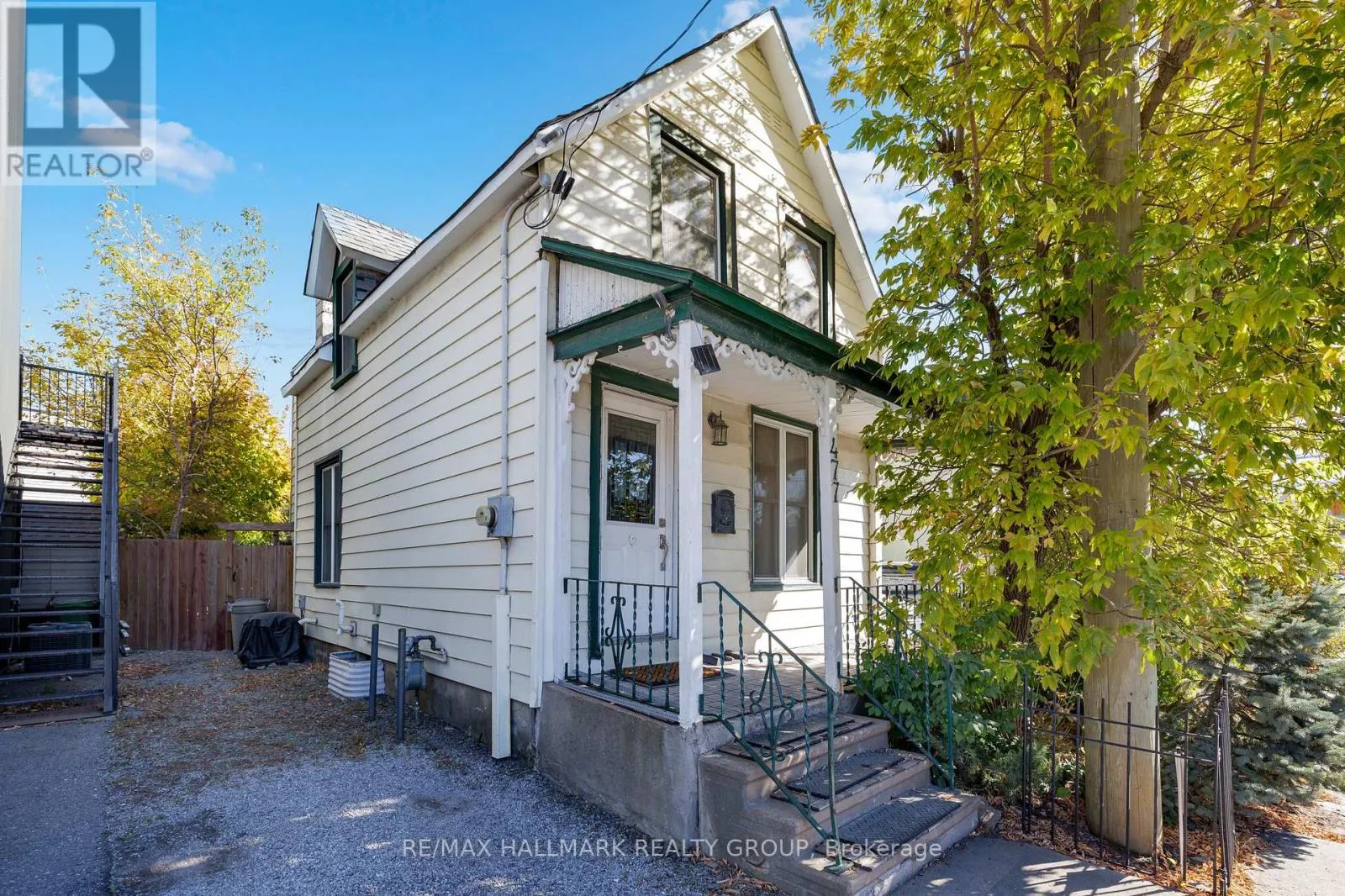 House for rent: 477 Booth Street, Ottawa, Ontario K1R 7L1