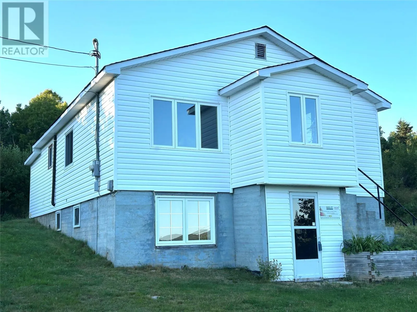 House for rent: 477a Main Street N, Glovertown, Newfoundland & Labrador A0G 2L0