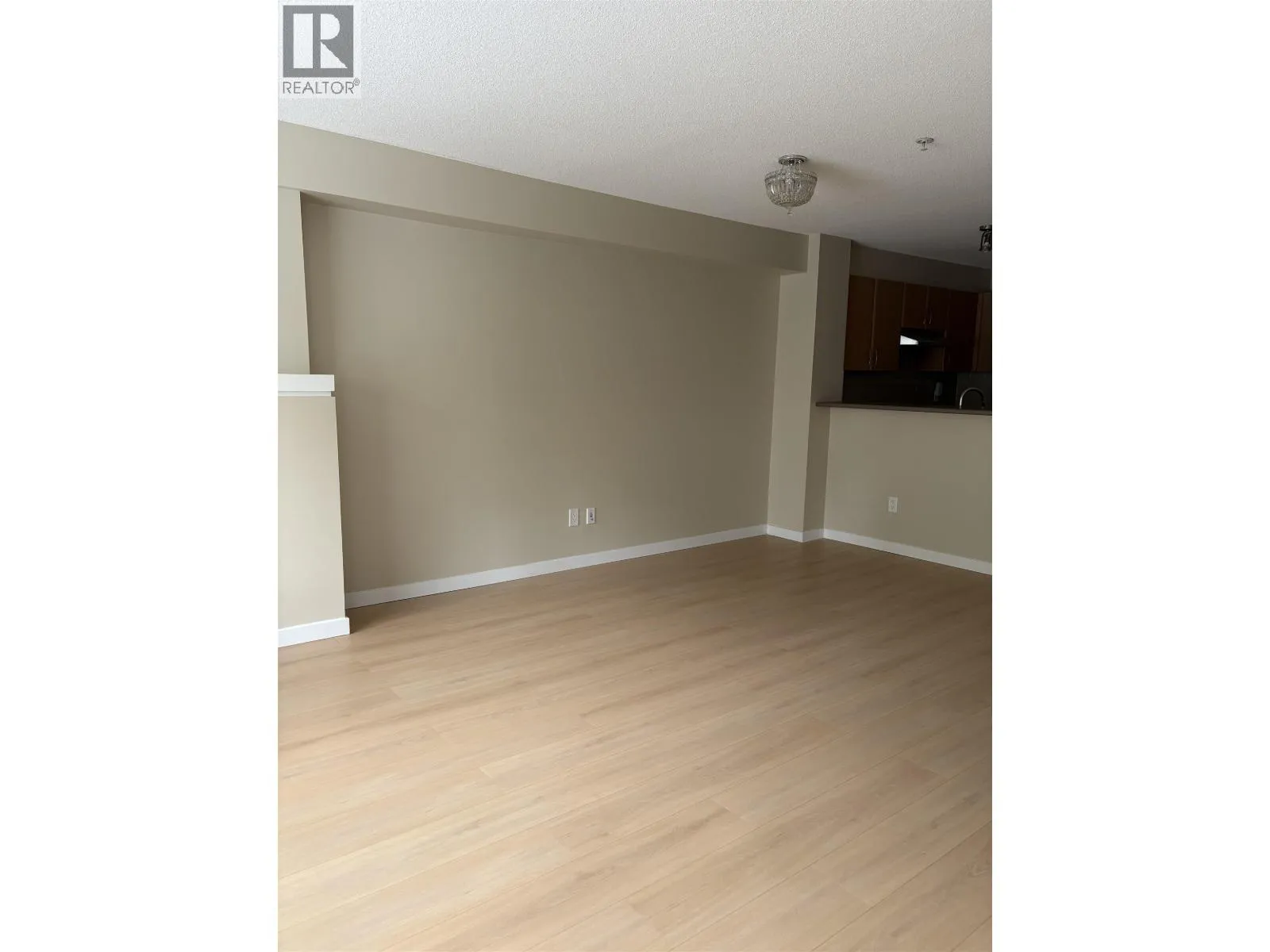 Apartment for rent: 4783 Dawson Street, Burnaby, British Columbia V5C 0A8