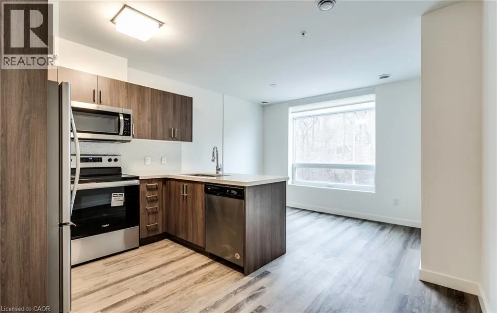 Apartment for rent: 479 Charlton Avenue E Unit# 102, Hamilton, Ontario L8N 1Z4