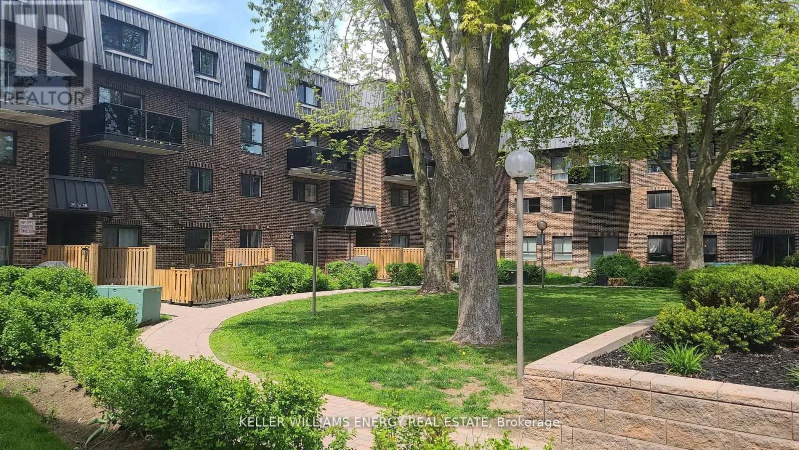 Row / Townhouse for rent: 48 - 43 Taunton Road E, Oshawa, Ontario L1G 3T6