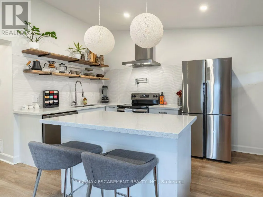 House for rent: 48 Frederick Avenue, Hamilton, Ontario L8H 4K4