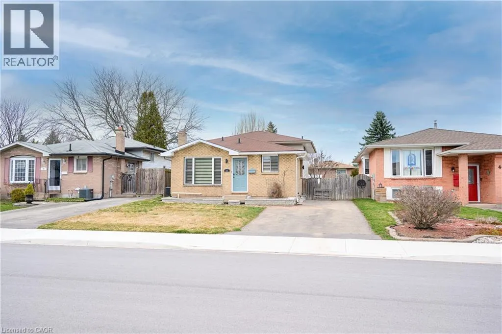 House for rent: 48 Larchwood Circle, Welland, Ontario L3C 6T2