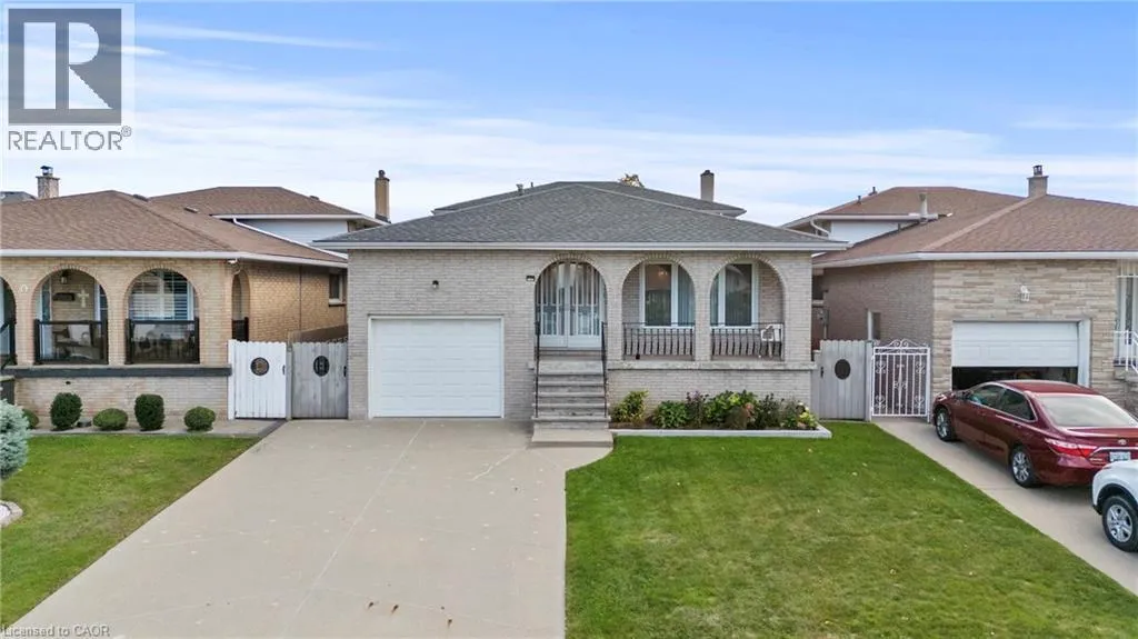 House for rent: 48 Village Drive, Hamilton, Ontario L8E 3N1