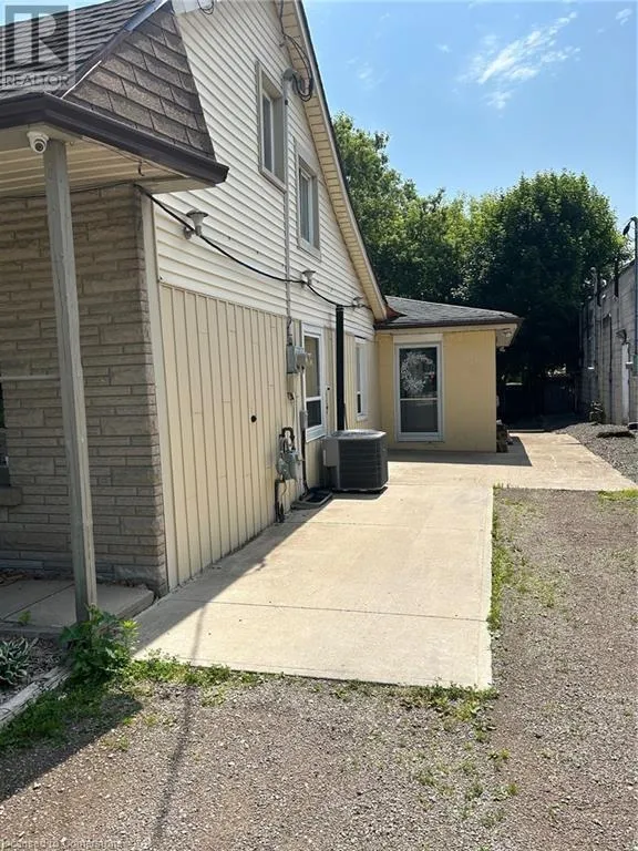 48 York Road, Dundas, Ontario L9H 1L4