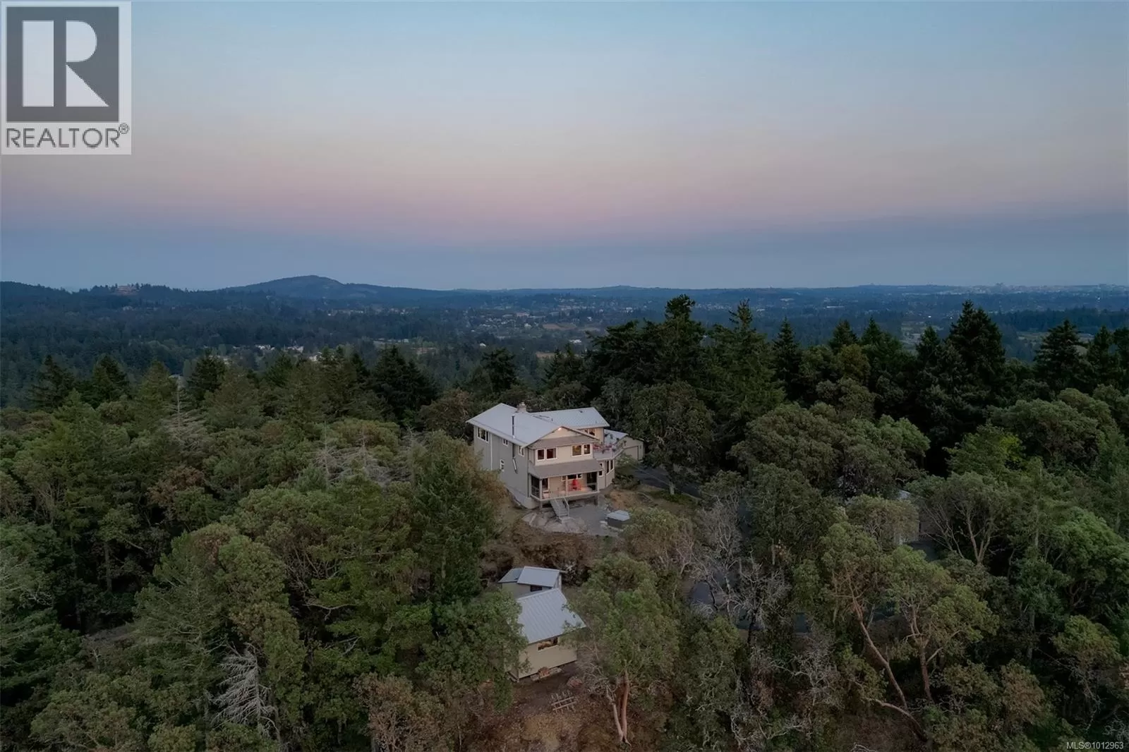 House for rent: 4801 Excelsior Rd, Saanich, British Columbia V9E 2E5