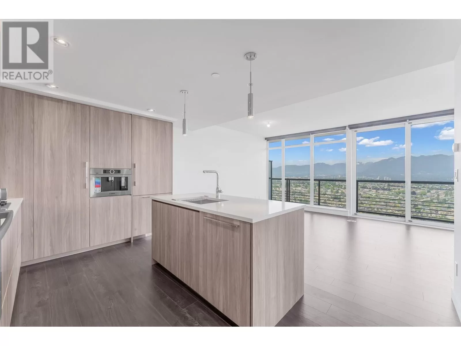 Apartment for rent: 4807 4730 Lougheed Highway, Burnaby, British Columbia V5C 0M9