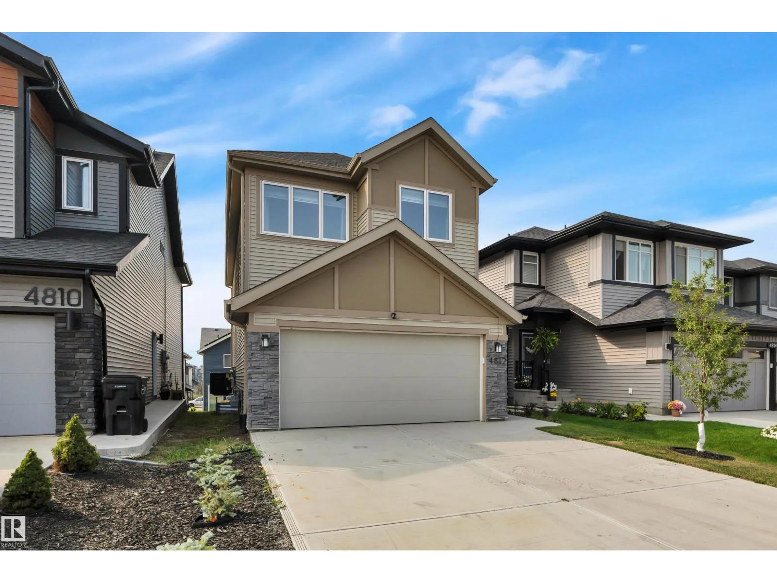 House for rent: 4812 Kinney Rd Sw, Edmonton, Alberta T6W 5G2