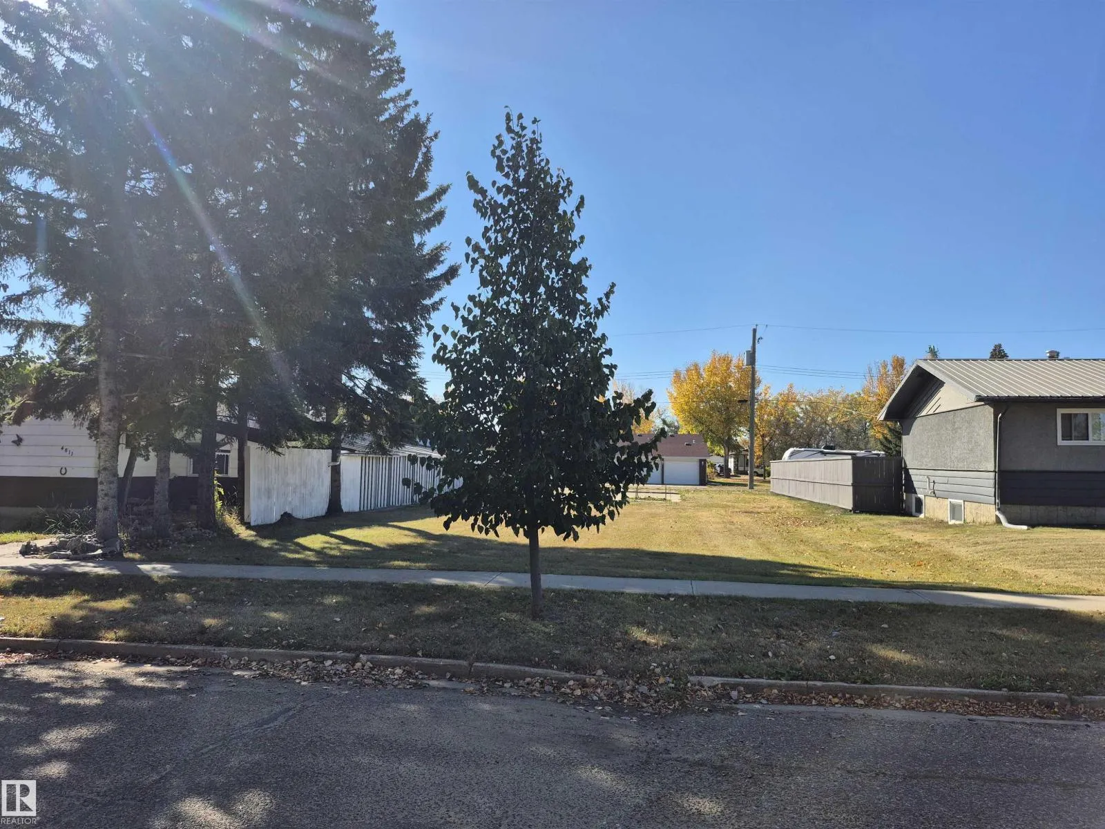 No Building for rent: 4815 53 Av, Viking, Alberta T0B 4N0