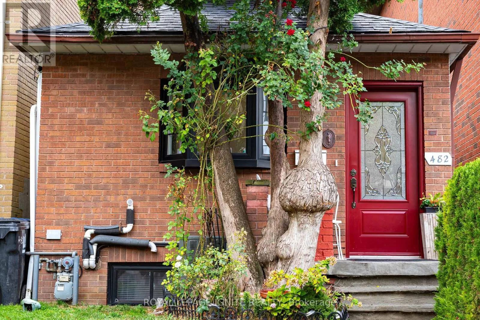 House for rent: 482 Mcroberts Avenue, Toronto, Ontario M6E 4R4