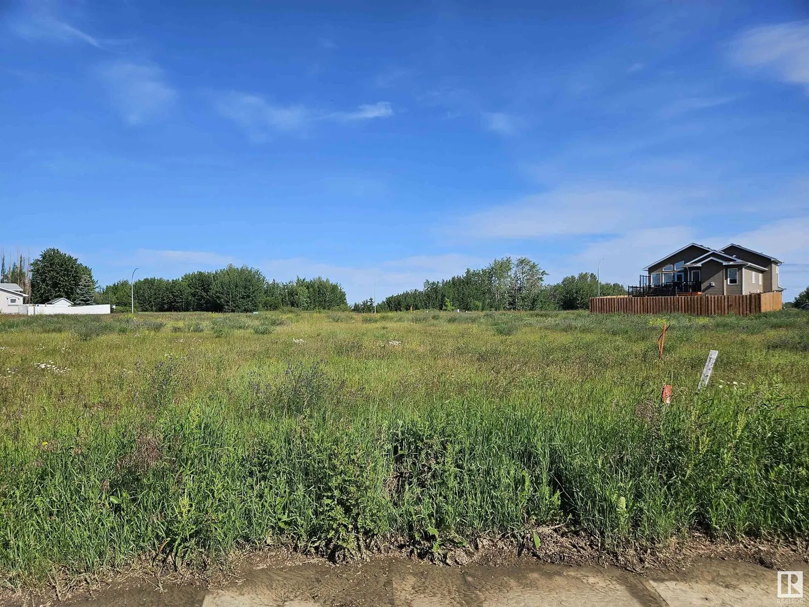 No Building for rent: 4820 54 Av, Redwater, Alberta T0A 2W0