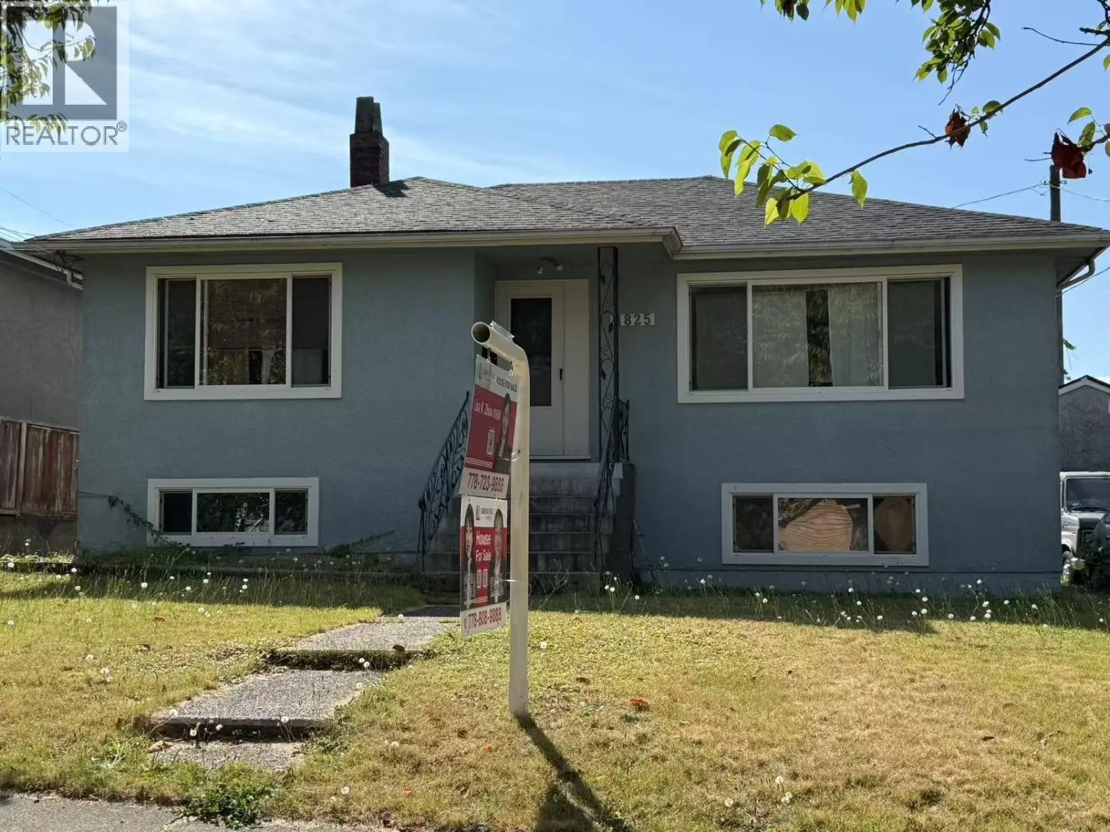 House for rent: 4825 Commercial Street, Vancouver, British Columbia V5N 4G9