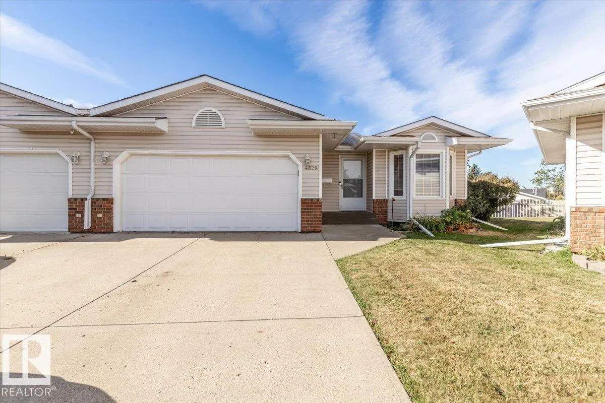 Duplex for rent: 4829 32 Av Nw, Edmonton, Alberta T6L 4Y7