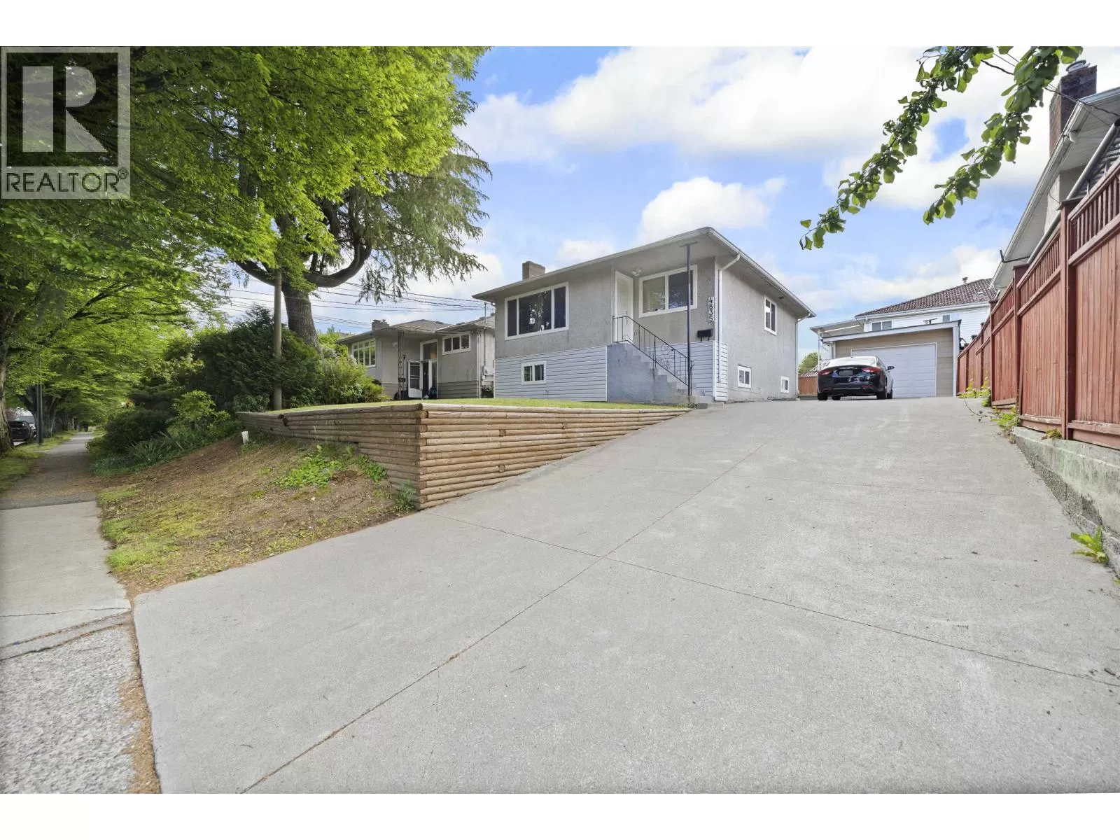 House for rent: 4835 Chatham Street, Vancouver, British Columbia V5R 3Z1