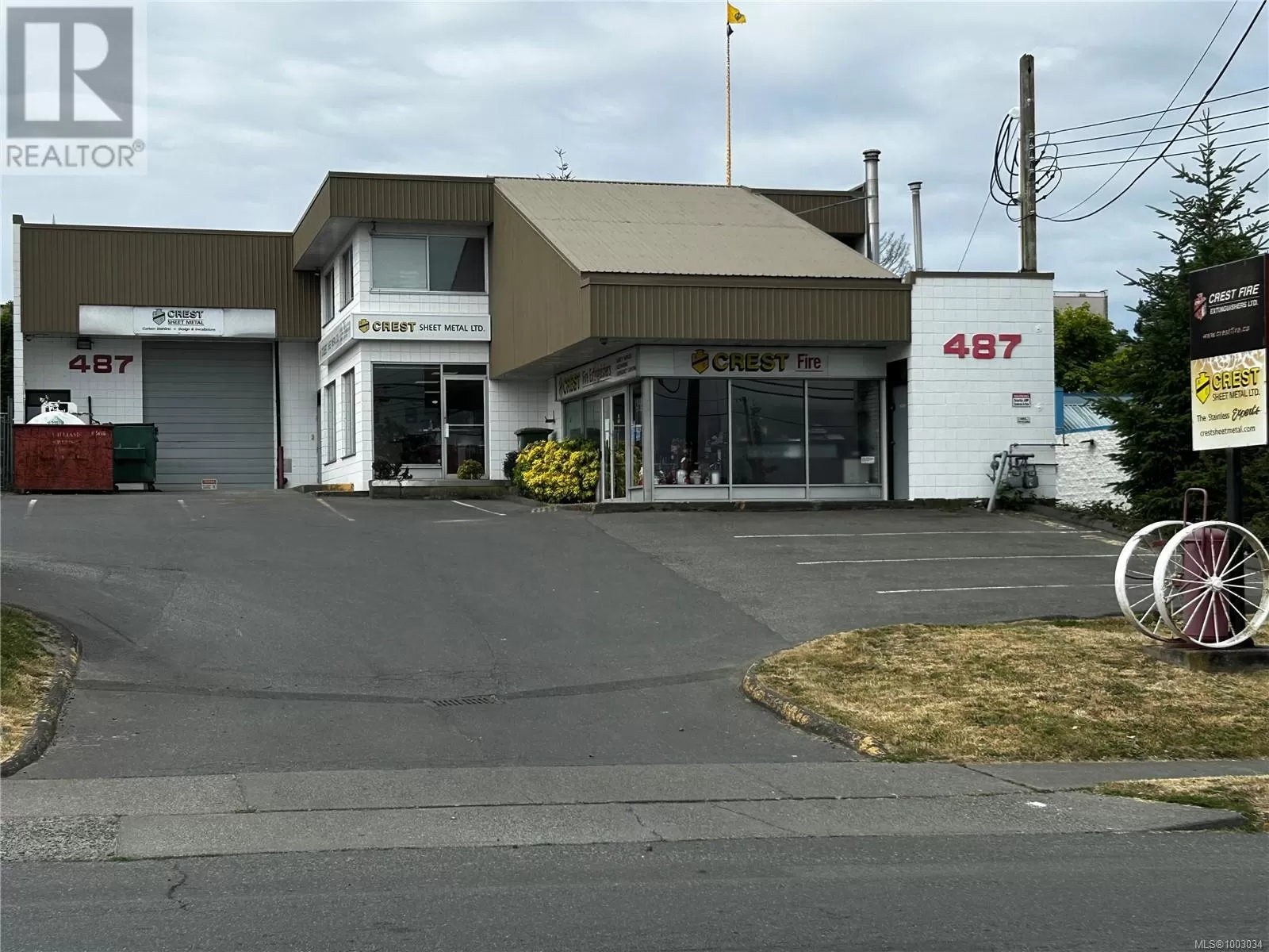 487 Burnside Rd E, Victoria, British Columbia V8T 2X3