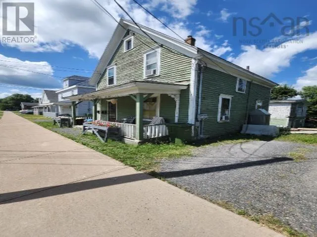 Triplex for rent: 487 Macdonald Street, New Glasgow, Nova Scotia B2H 2W3