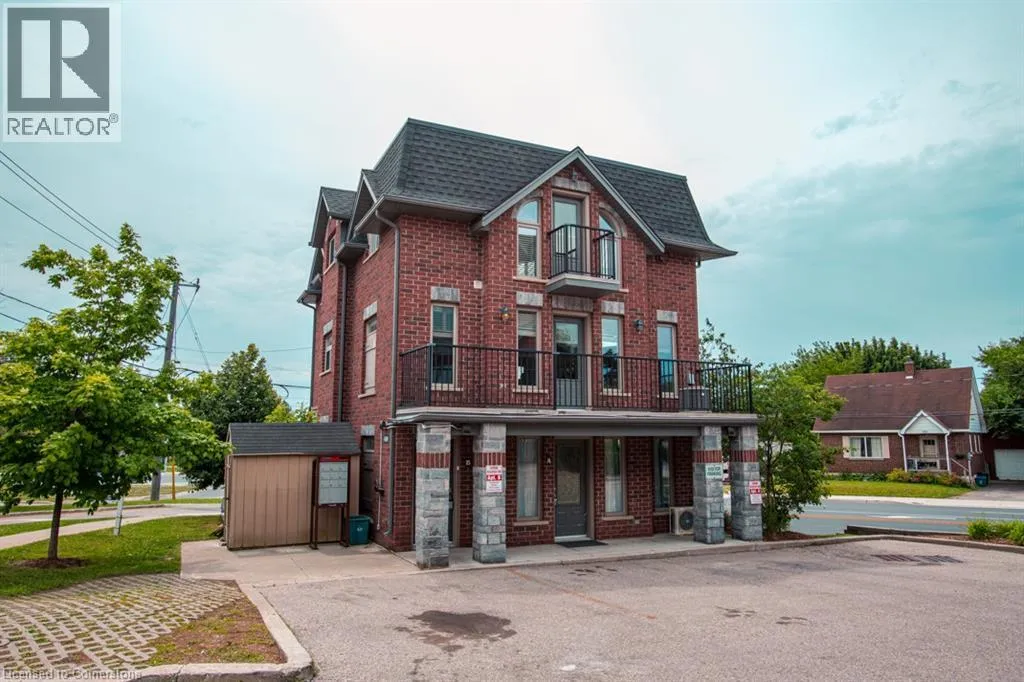 Row / Townhouse for rent: 489 East Avenue Unit# B, Kitchener, Ontario N2H 0A8