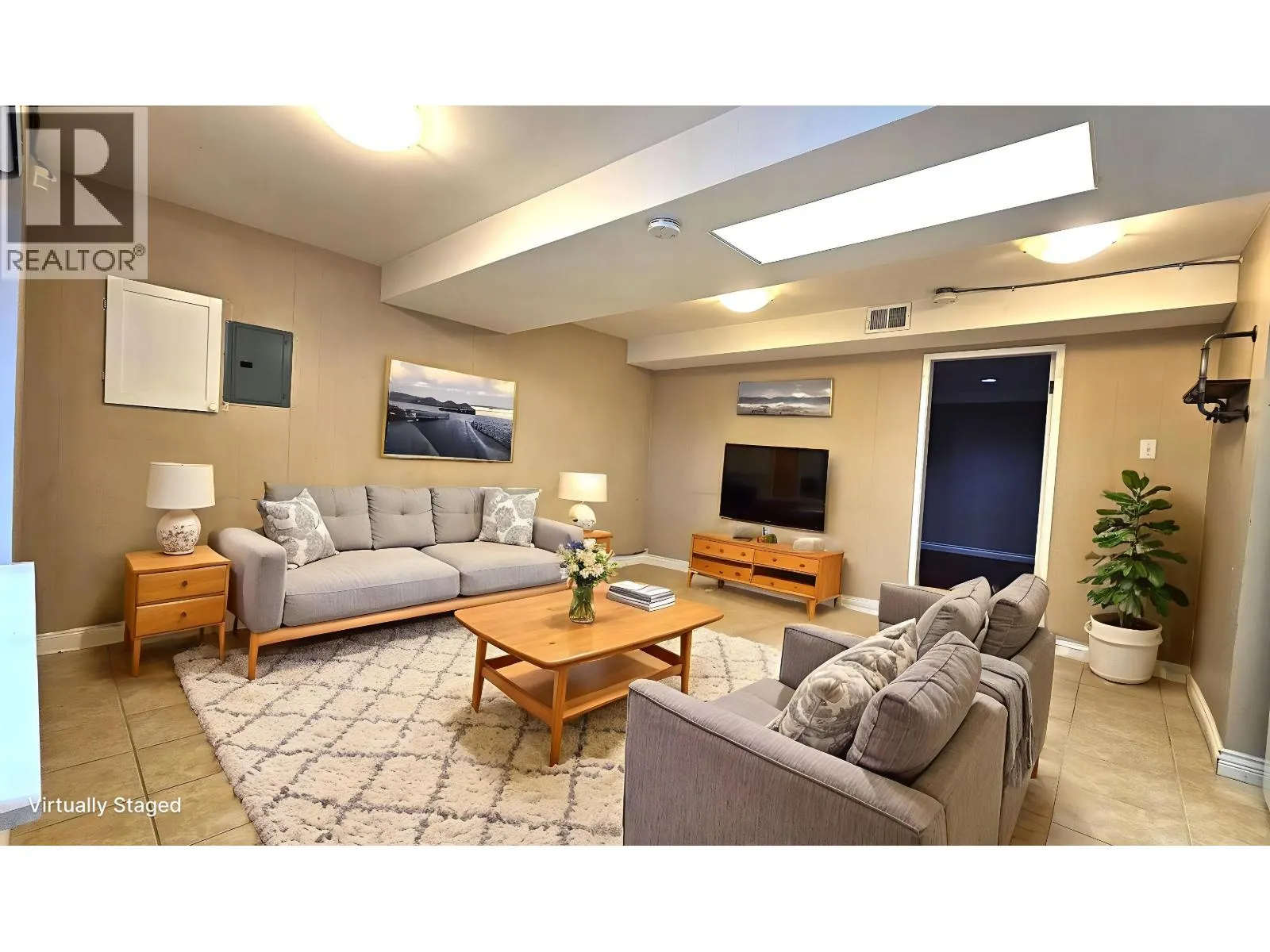 House for rent: 48xx Portland Street, Burnaby, British Columbia V5J 2P5