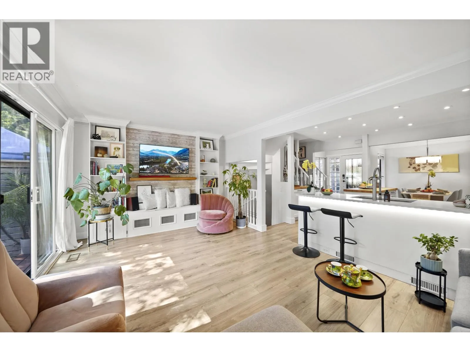 Row / Townhouse for rent: 49 1910 Cedar Village Crescent, North Vancouver, British Columbia V7J 3M5