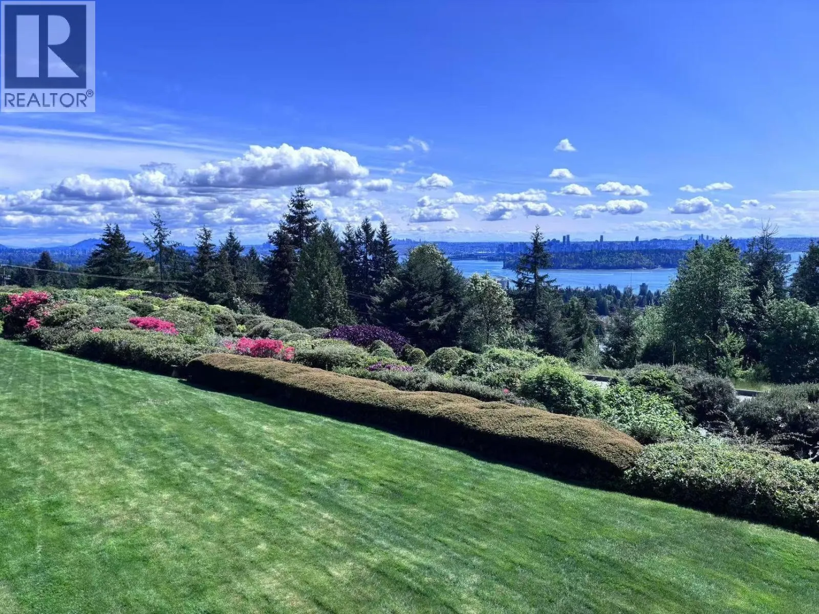 Apartment for rent: 49 2202 Folkestone Way, West Vancouver, British Columbia V7S 2X7