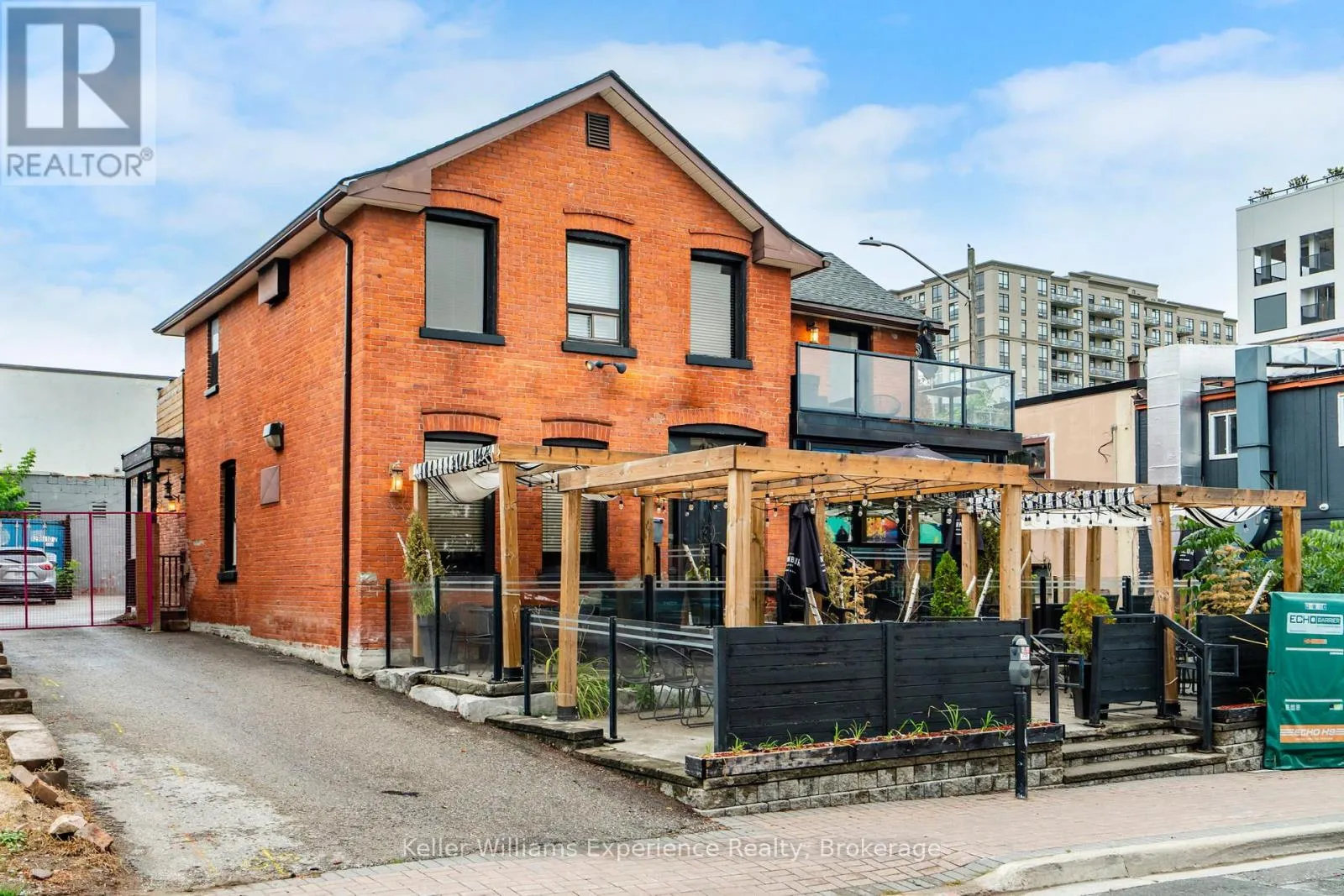 49 Mary Street, Barrie, Ontario L4N 1T2