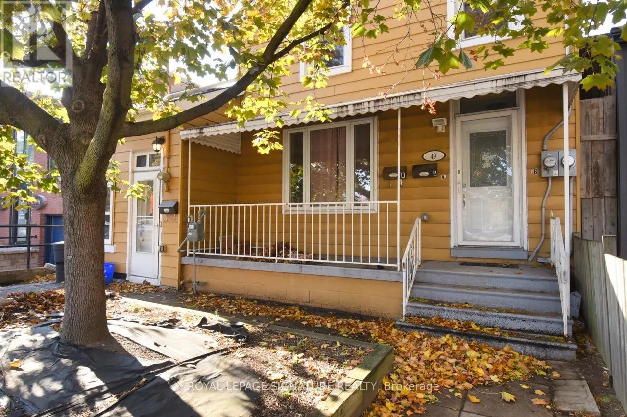 Triplex for rent: 49 West Avenue N, Hamilton, Ontario L8L 5C1