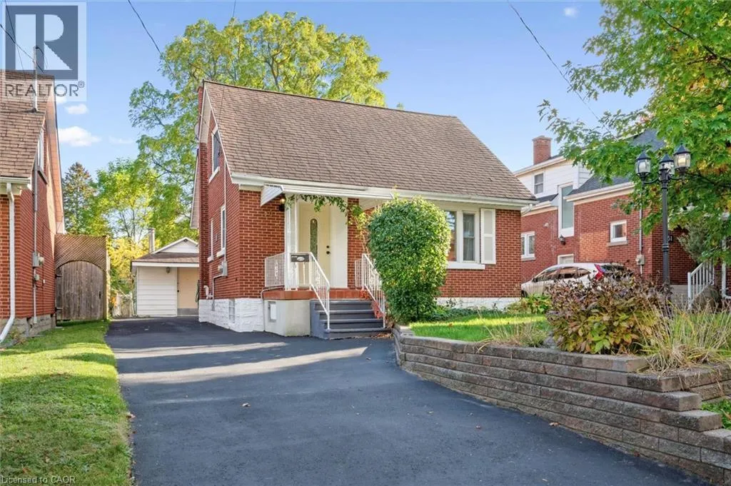 House for rent: 49 Woodland Avenue, Kitchener, Ontario N2M 3G8