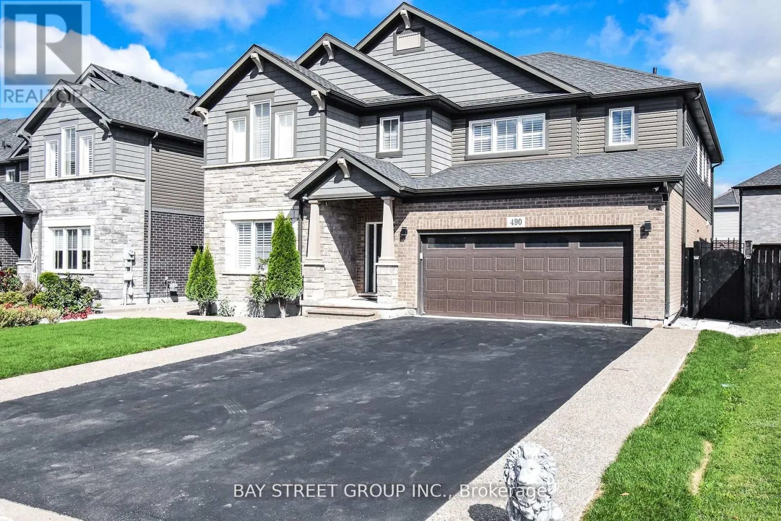 House for rent: 490 Silverwood Avenue, Welland, Ontario L3C 0C6