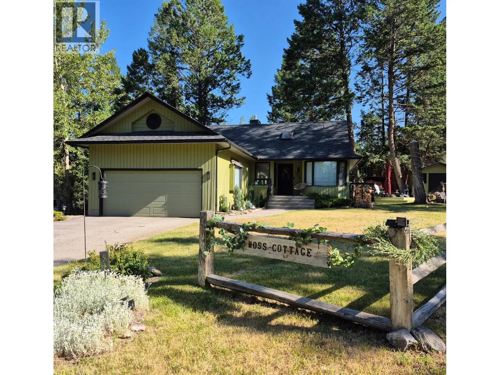 House for rent: 4905 Meadows Crescent, Fairmont Hot Springs, British Columbia V0B 1L1