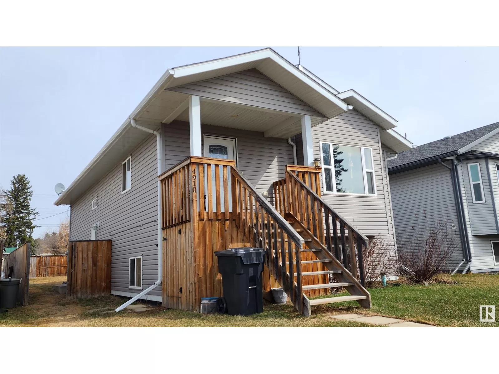 Duplex for rent: 4910 51 Av, Elk Point, Alberta T0A 1A0