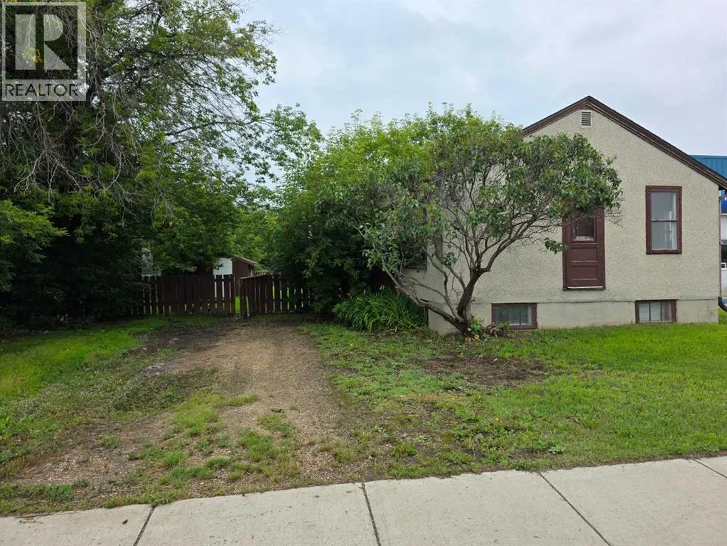 House for rent: 4910 Hwy 2a, Lacombe, Alberta T4L 1J8