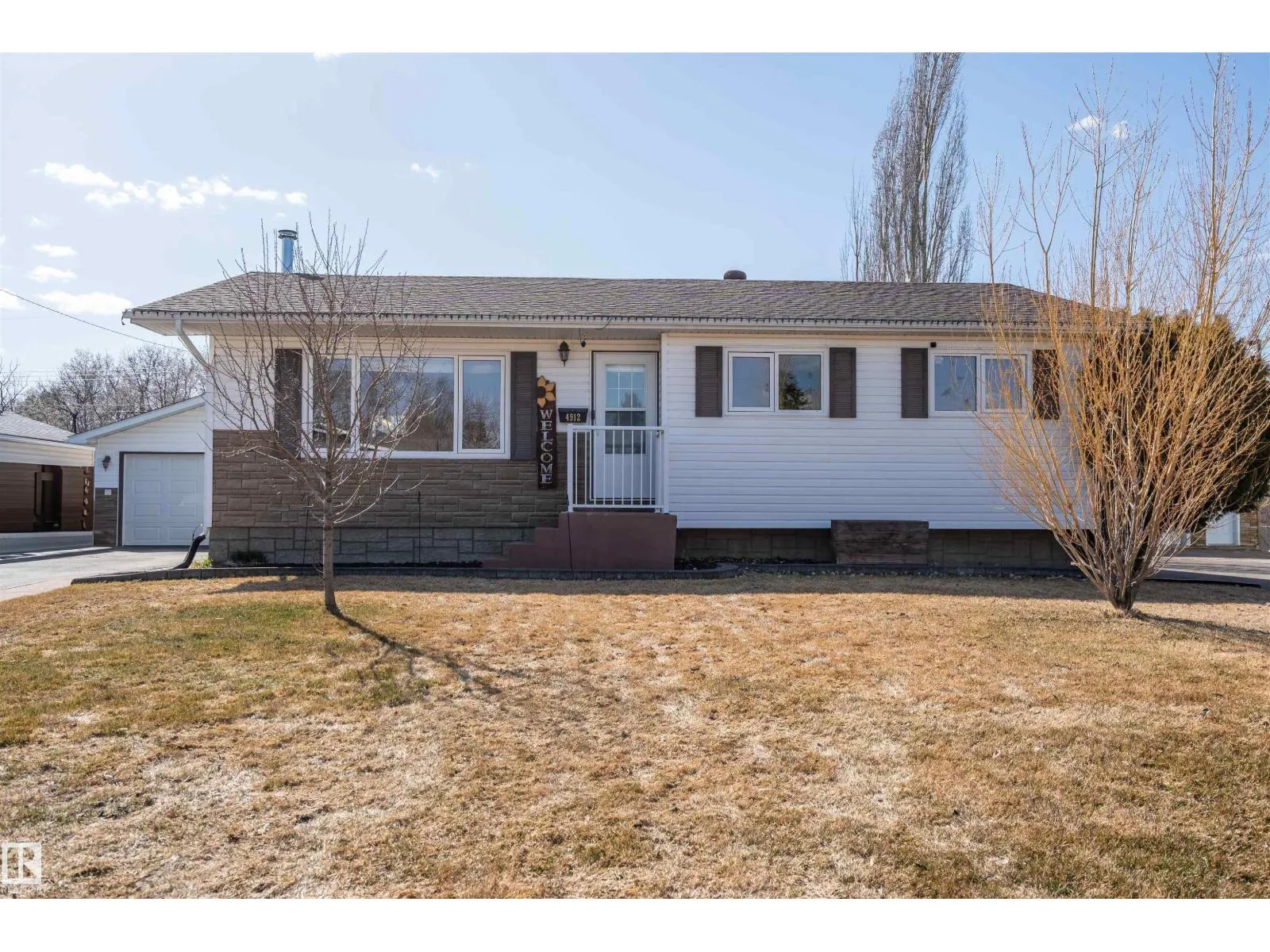 House for rent: 4912 59 St, Cold Lake, Alberta T9M 1T2