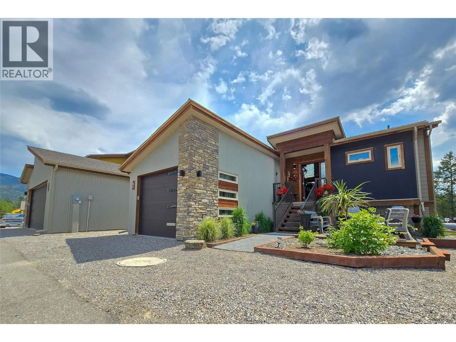 House for rent: 4926 Timber Ridge Road Unit# 8, Windermere, British Columbia V0A 1K3