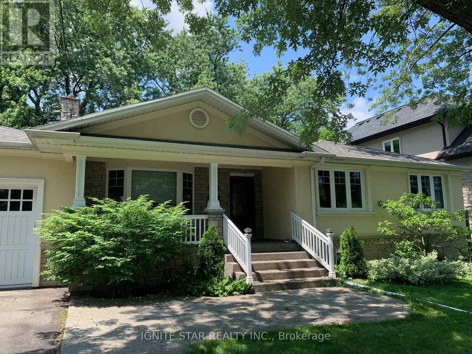 House for rent: 493 Pineland Avenue, Oakville, Ontario L6K 1Z9