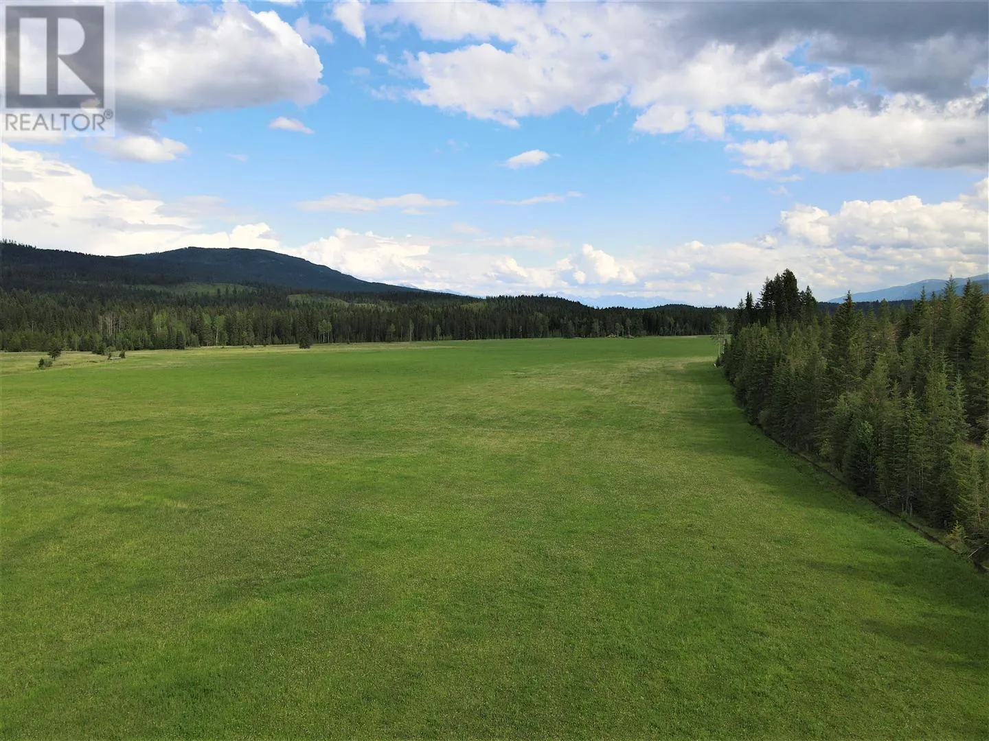 Other for rent: 4945 Scott Road, Edgewater, British Columbia V0A 1E0