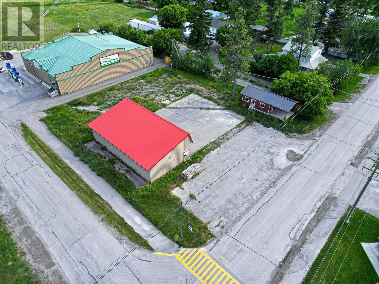 Other for rent: 4958 Burns Avenue, Canal Flats, British Columbia V0B 1B0