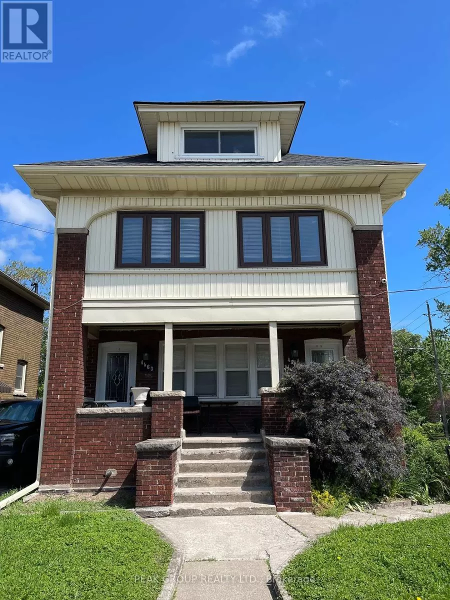 Triplex for rent: 4961-4963 Armoury Street, Niagara Falls, Ontario L2E 1T3