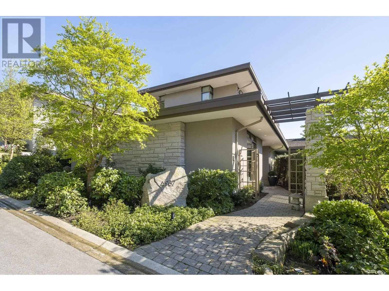 House for rent: 4987 Meadfeild Wynd, West Vancouver, British Columbia V7W 3J9