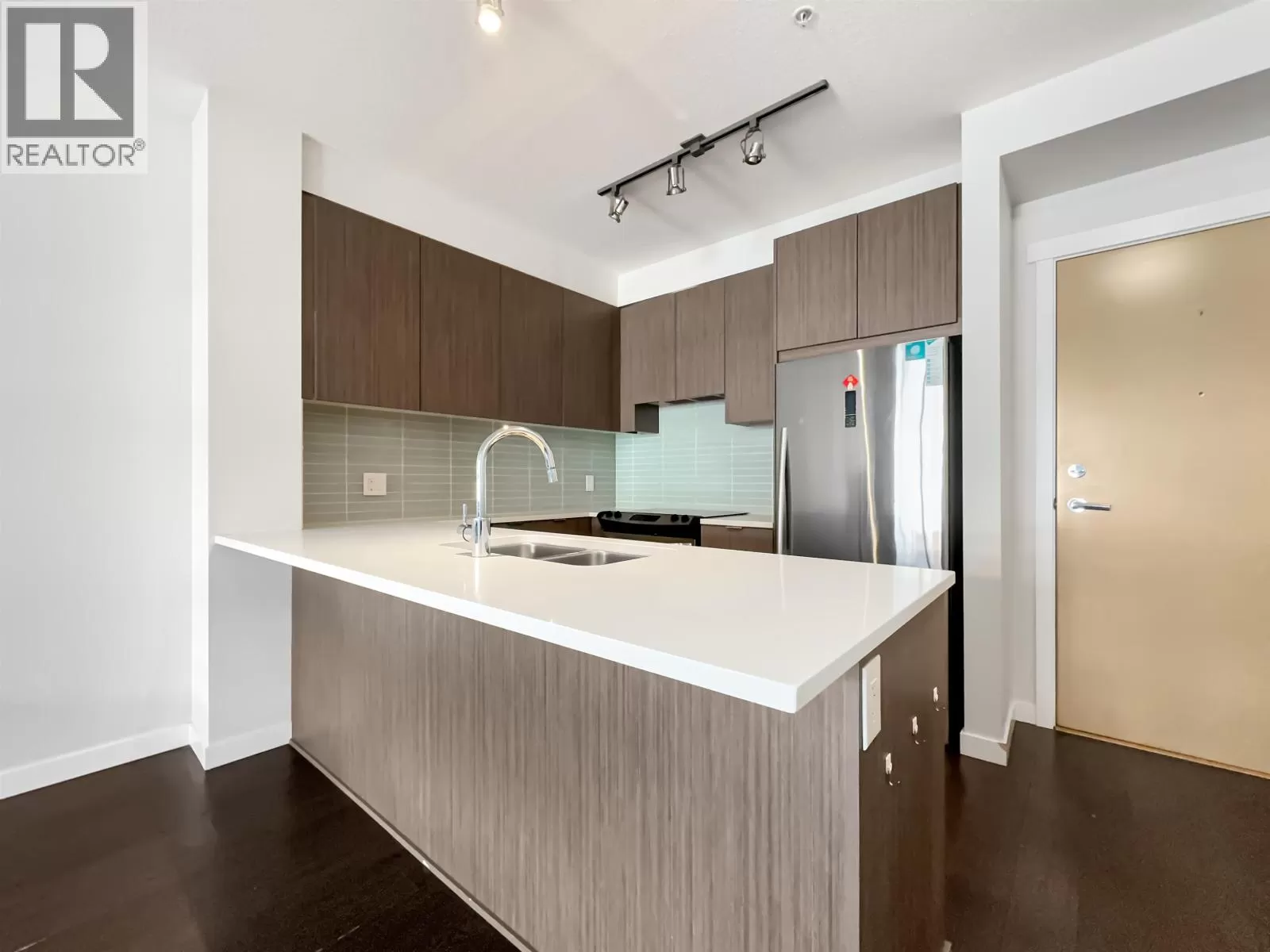 Apartment for rent: 4xx 9168 Slopes Mews, Burnaby, British Columbia V5A 0E4