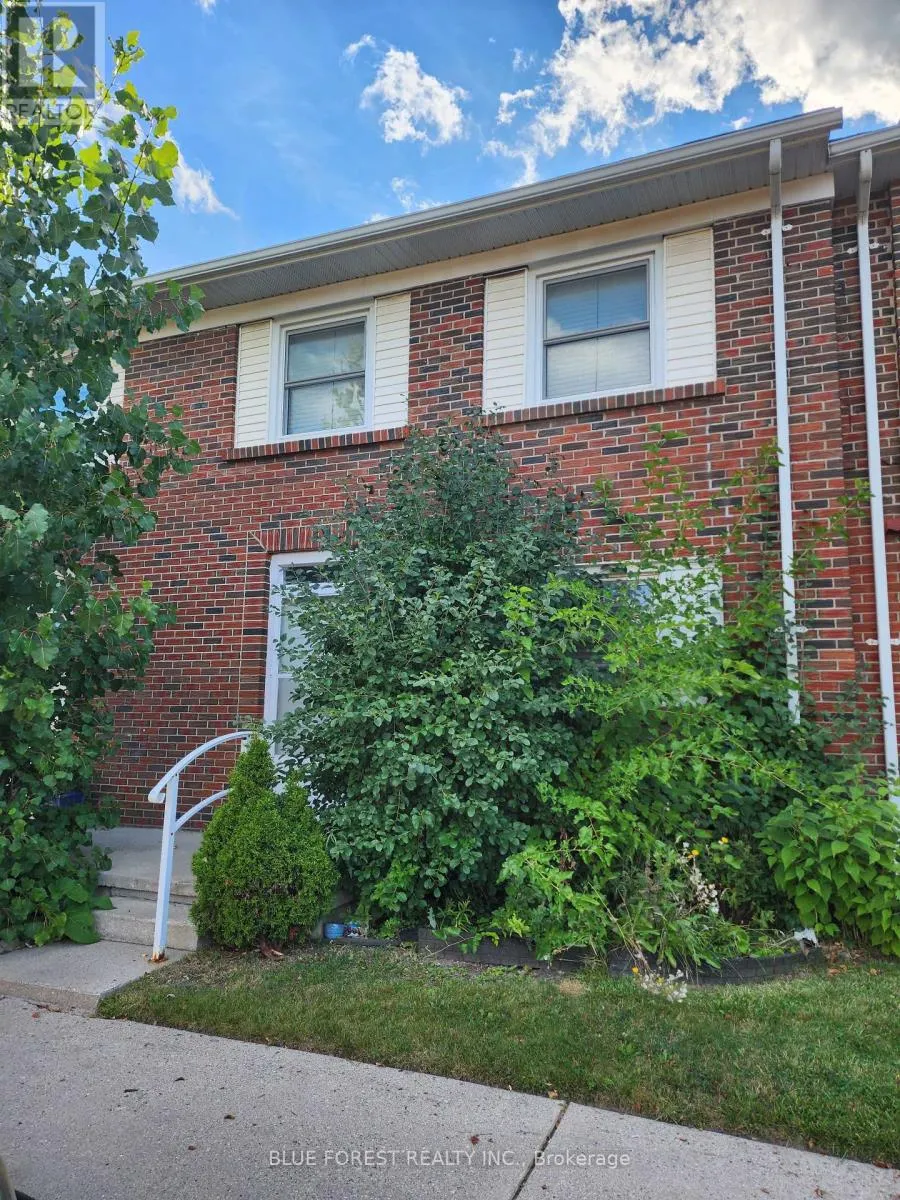 Row / Townhouse for rent: 5 - 1128 Southdale Road E, London South, Ontario N6E 1B2