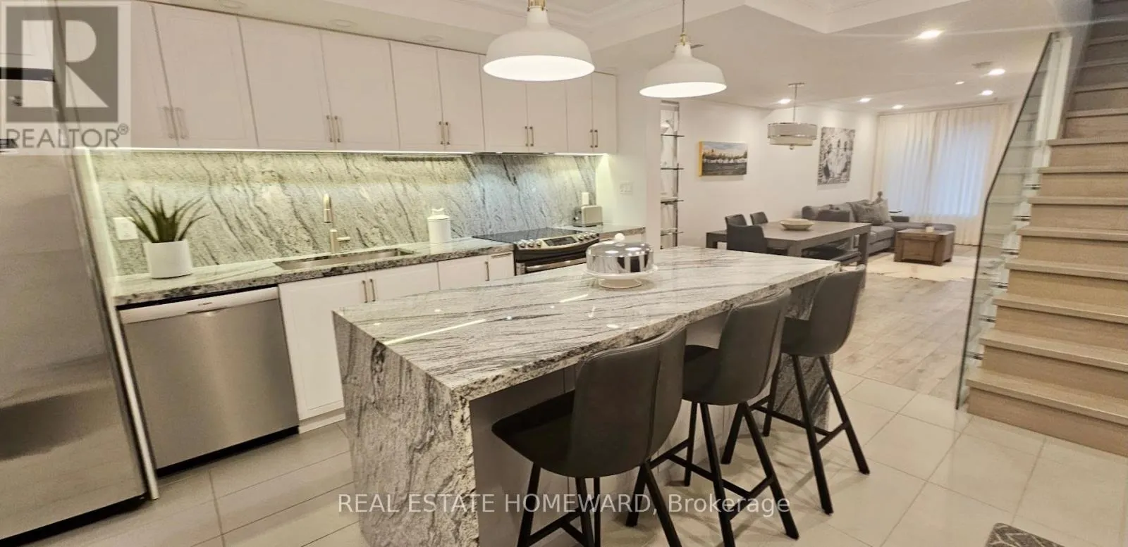 Row / Townhouse for rent: 5 - 122 Glen Manor Drive, Toronto, Ontario M4E 2X6