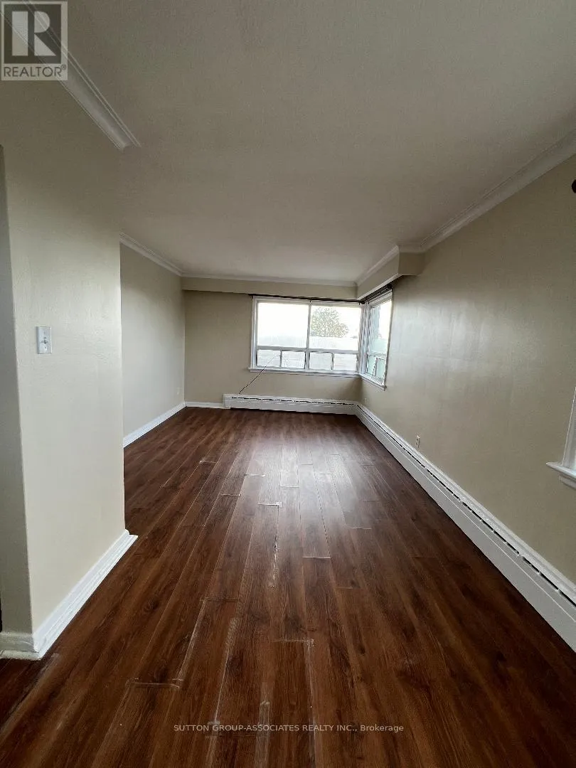 House for rent: 5 - 125 Ewart Avenue, Toronto, Ontario M6M 1N1